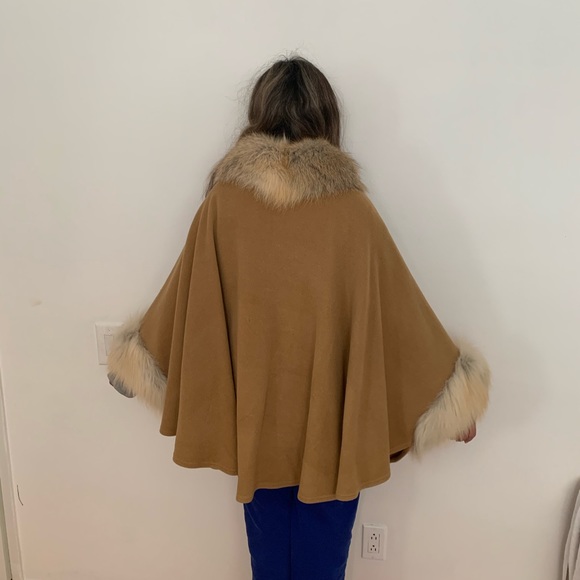 Cape - Picture 6 of 6